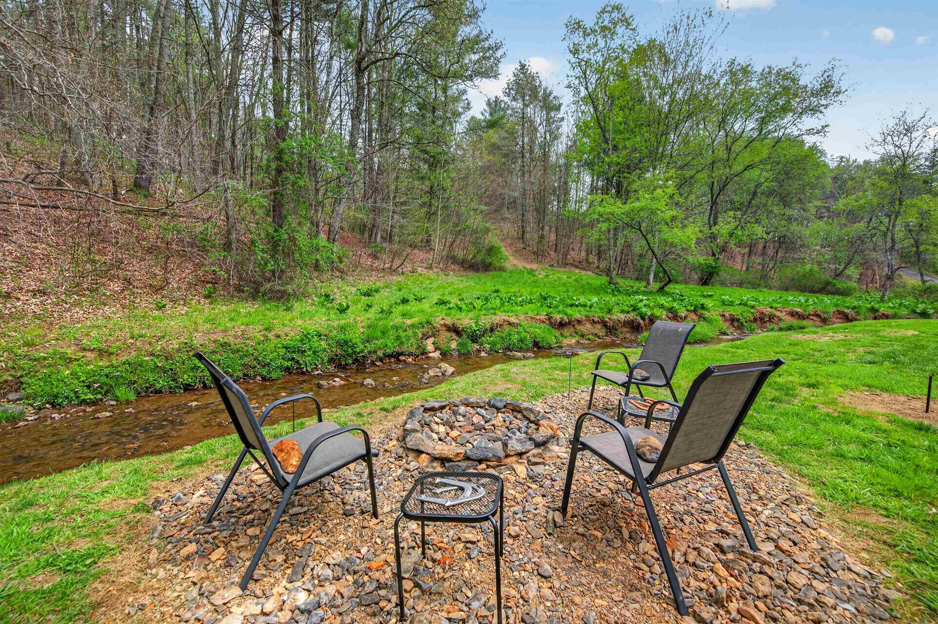 255 Bella Hills Lane Hillsville VA 24343