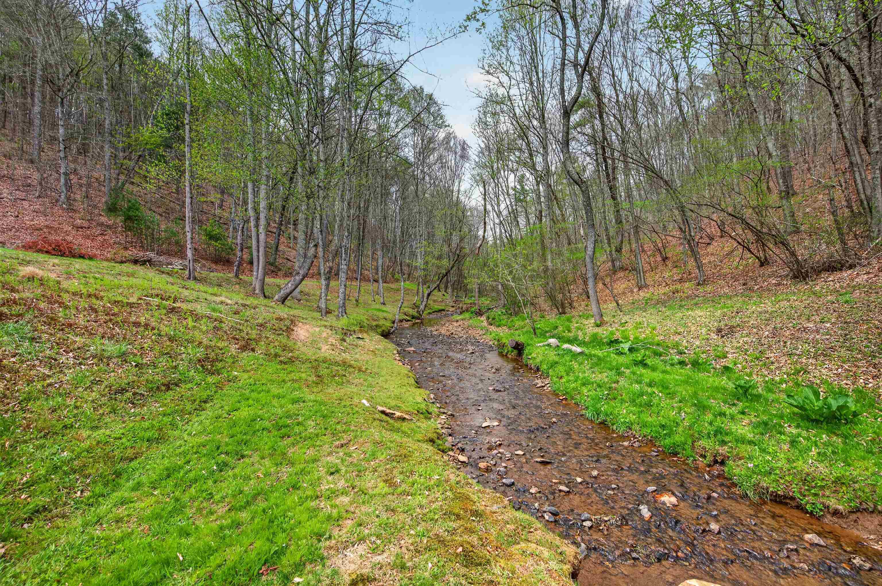 255 Bella Hills Lane Hillsville VA 24343
