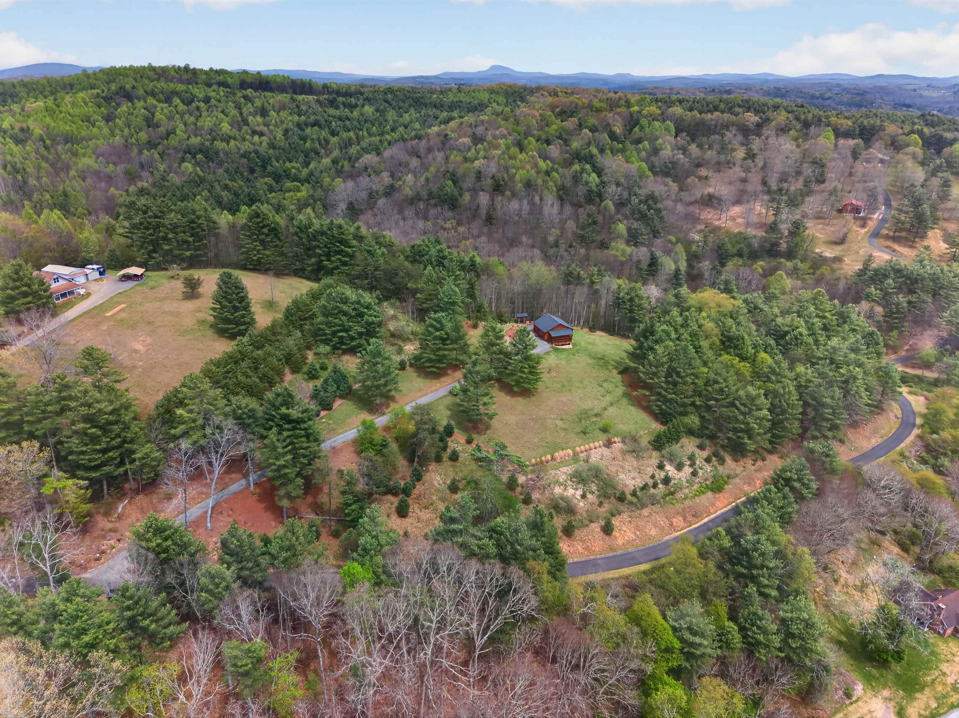 255 Bella Hills Lane Hillsville VA 24343