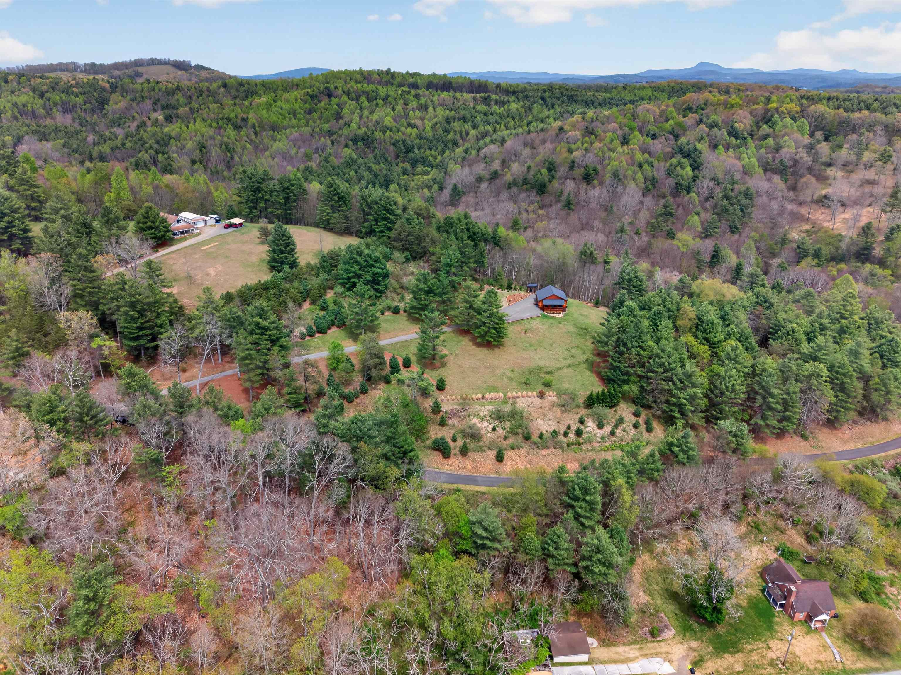 255 Bella Hills Lane Hillsville VA 24343