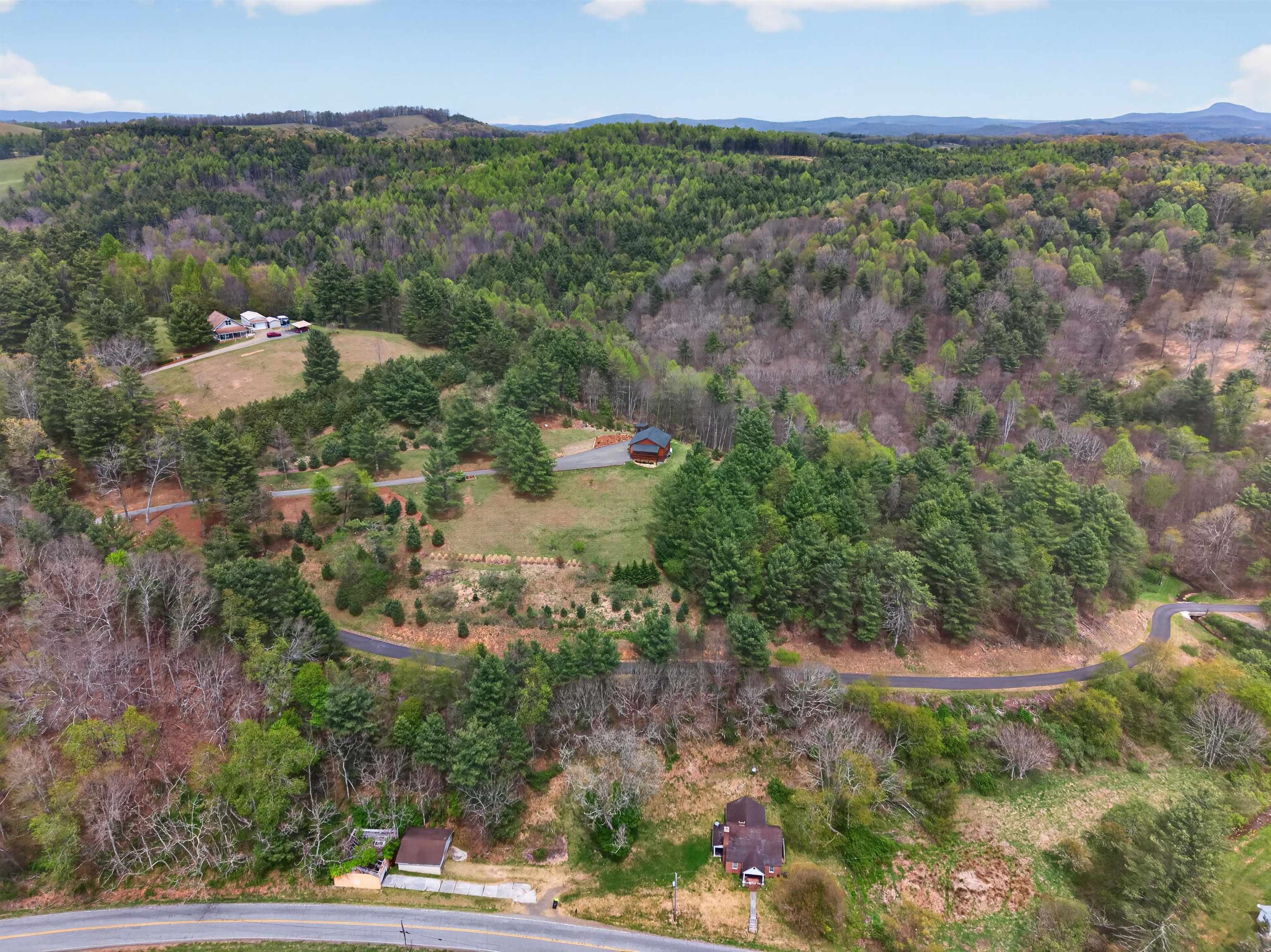255 Bella Hills Lane Hillsville VA 24343