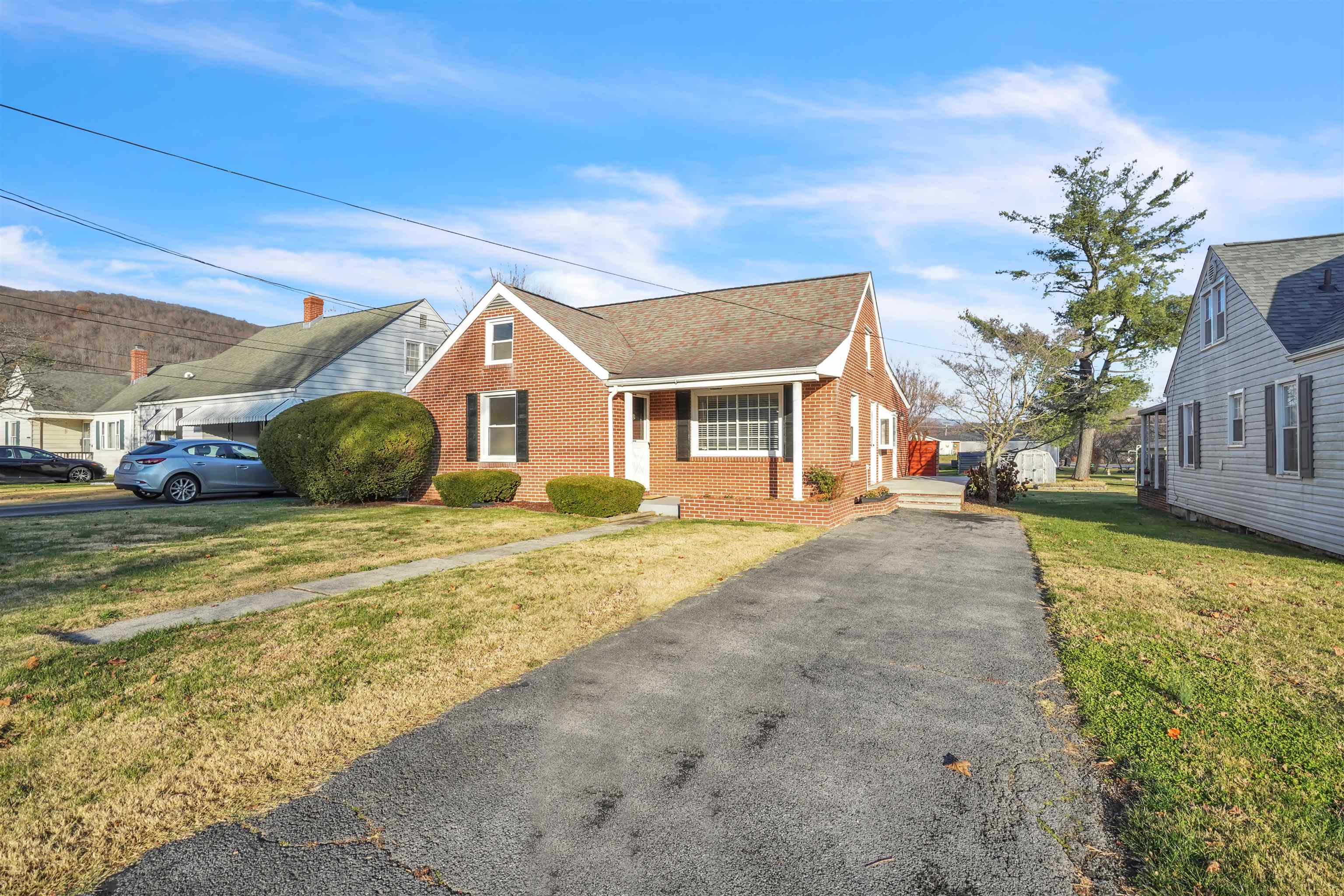 108 Allen Street Narrows VA 24124