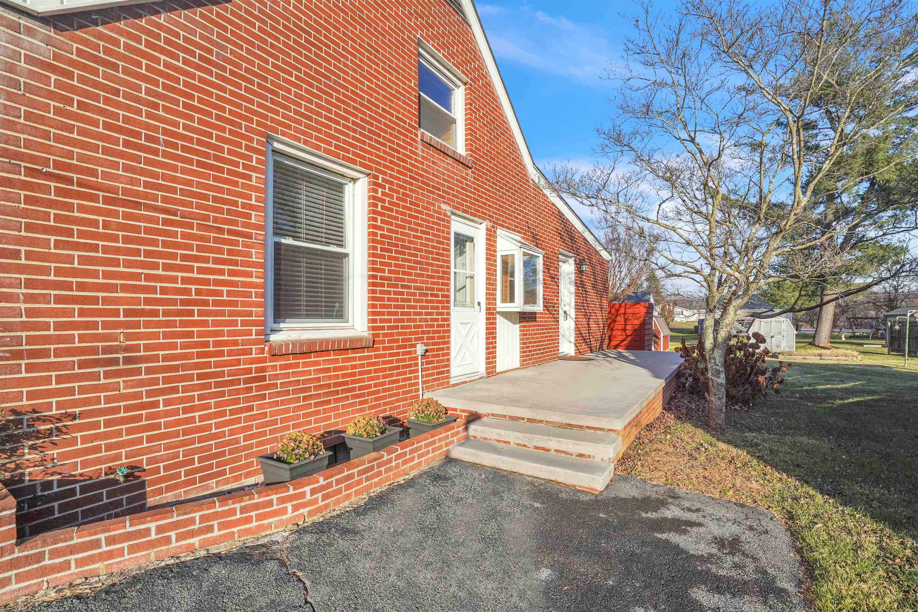 108 Allen Street Narrows VA 24124