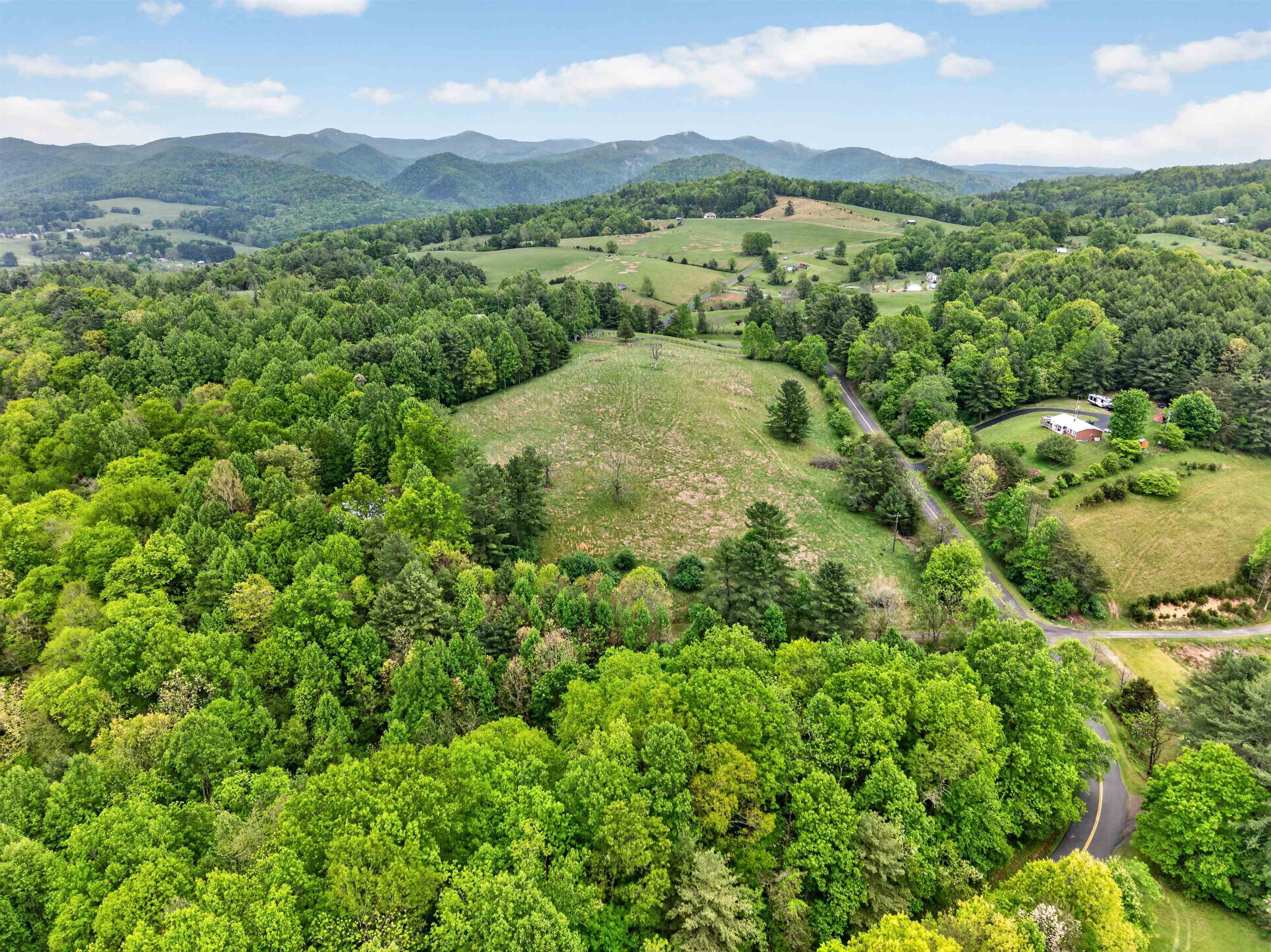 2875 Sylvatus Smith Road Hillsville VA 24343