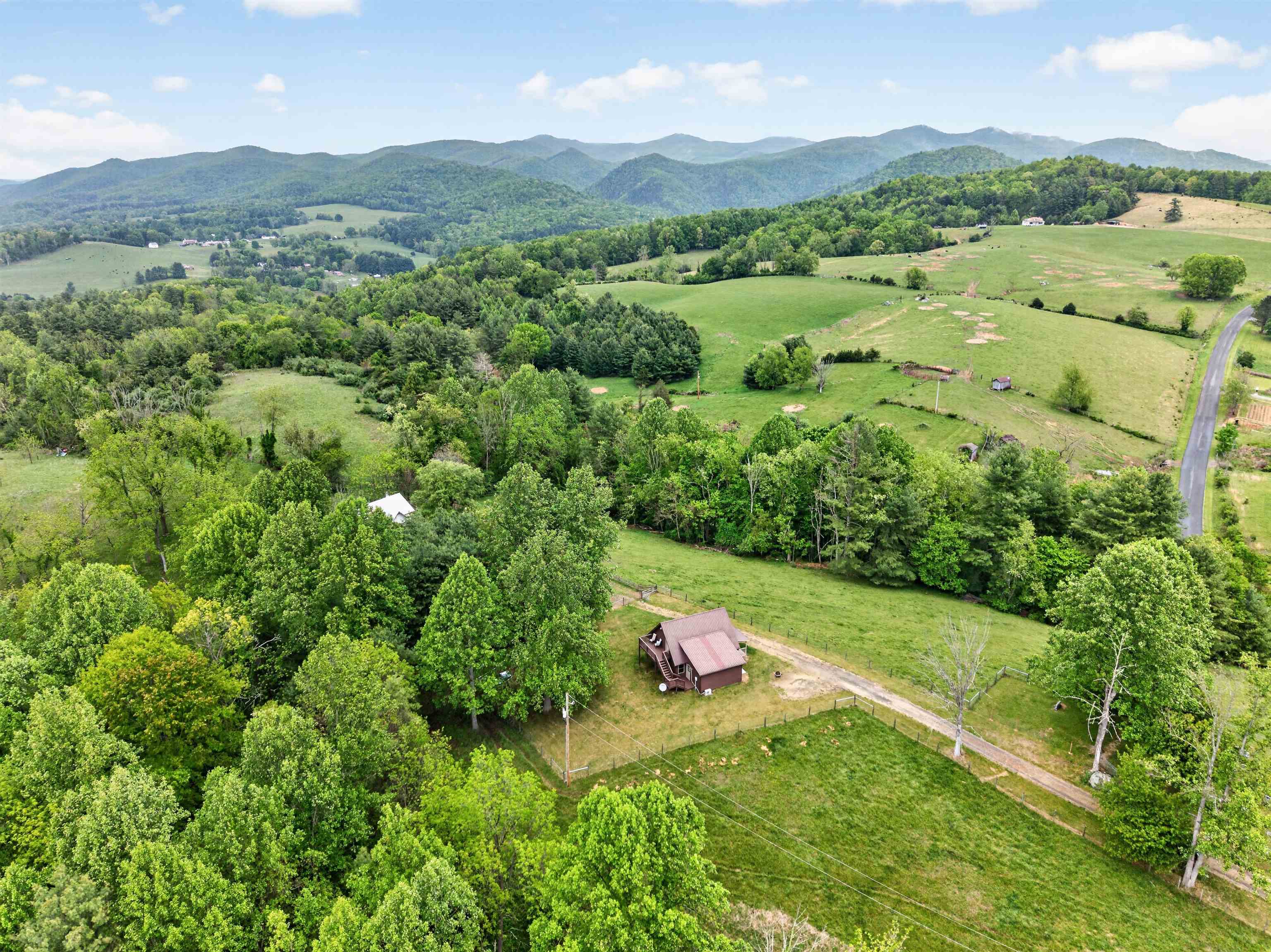 2875 Sylvatus Smith Road Hillsville VA 24343