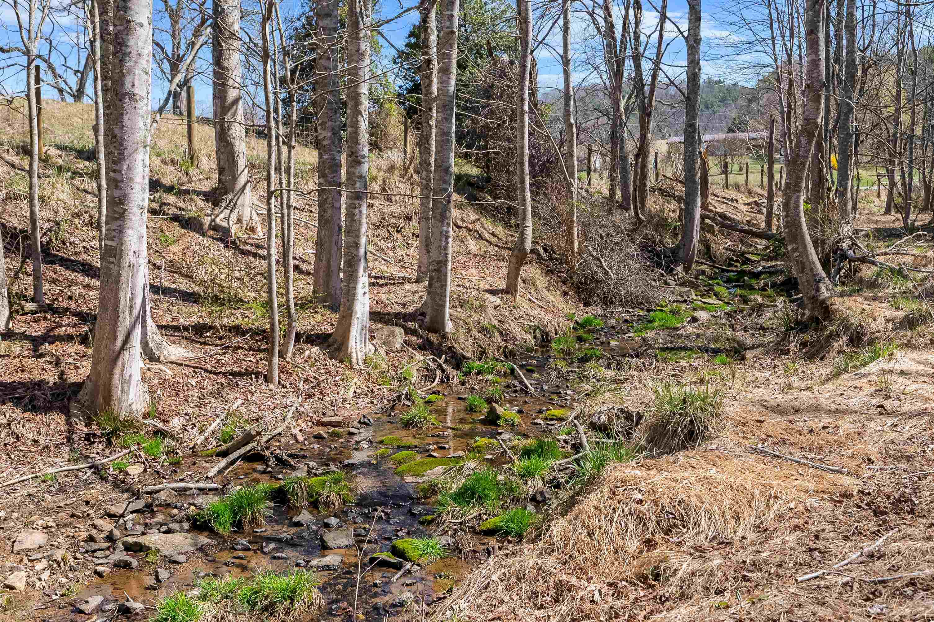 2875 Sylvatus Smith Road Hillsville VA 24343