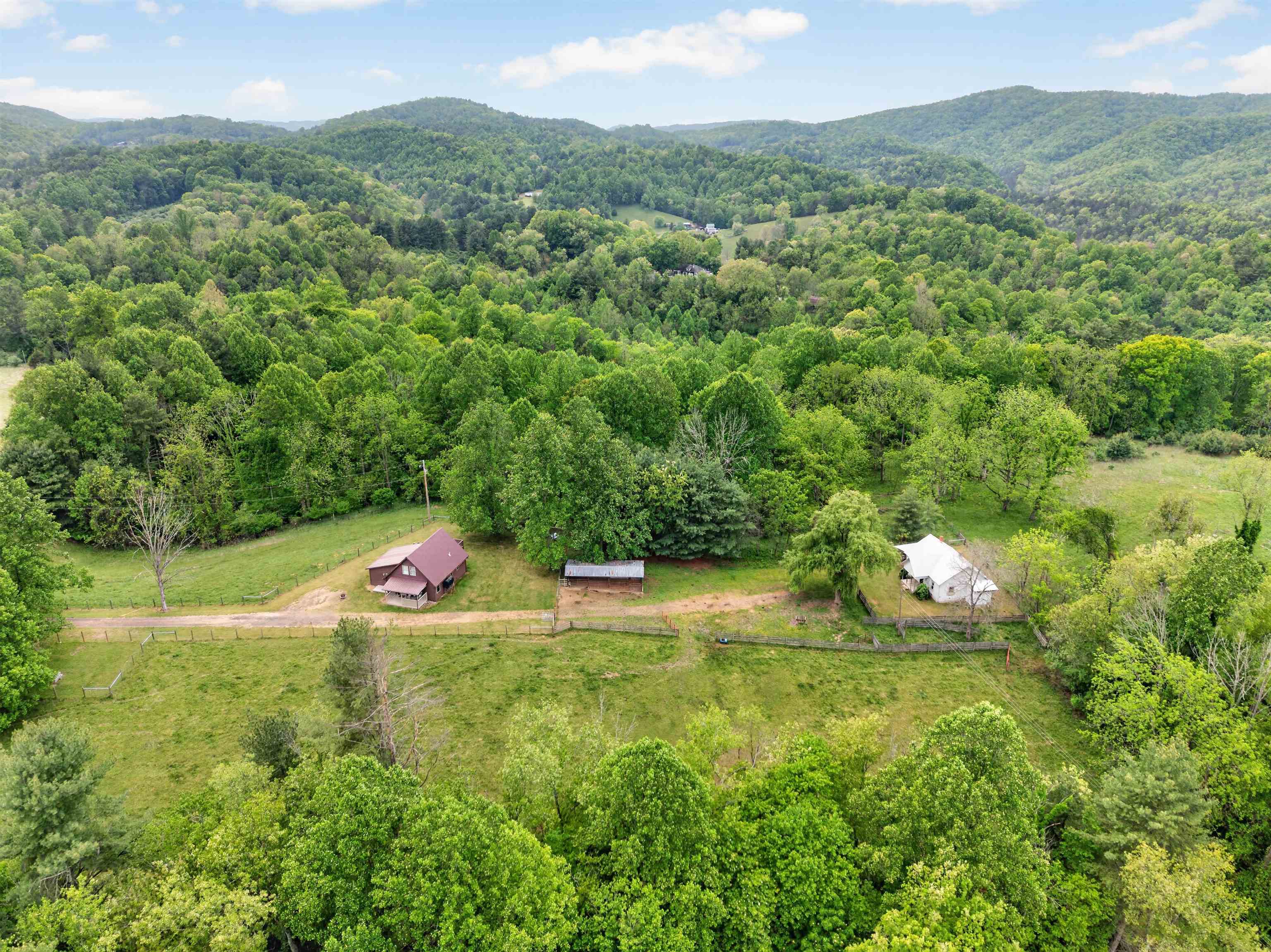 2875 Sylvatus Smith Road Hillsville VA 24343