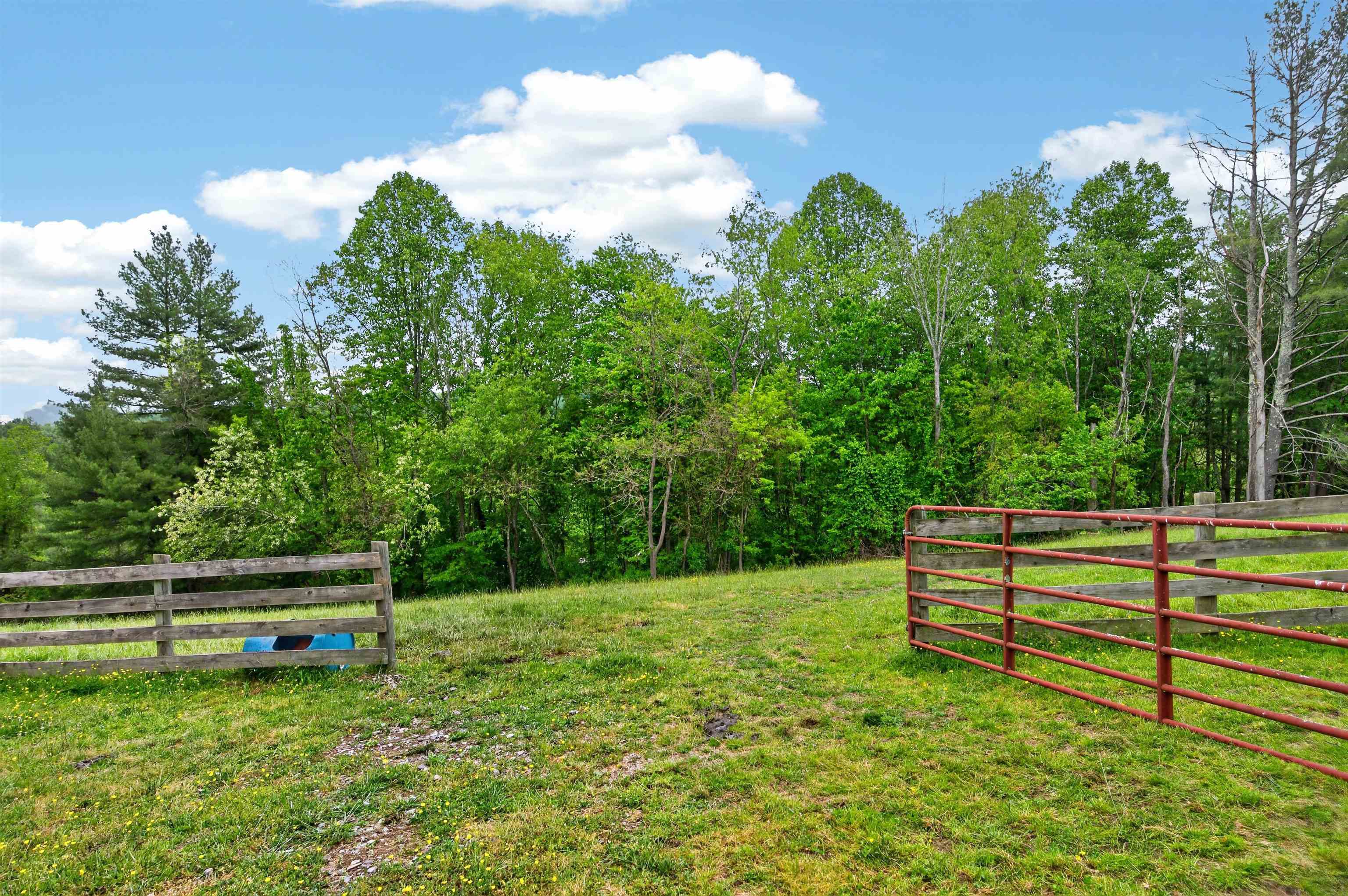 2875 Sylvatus Smith Road Hillsville VA 24343