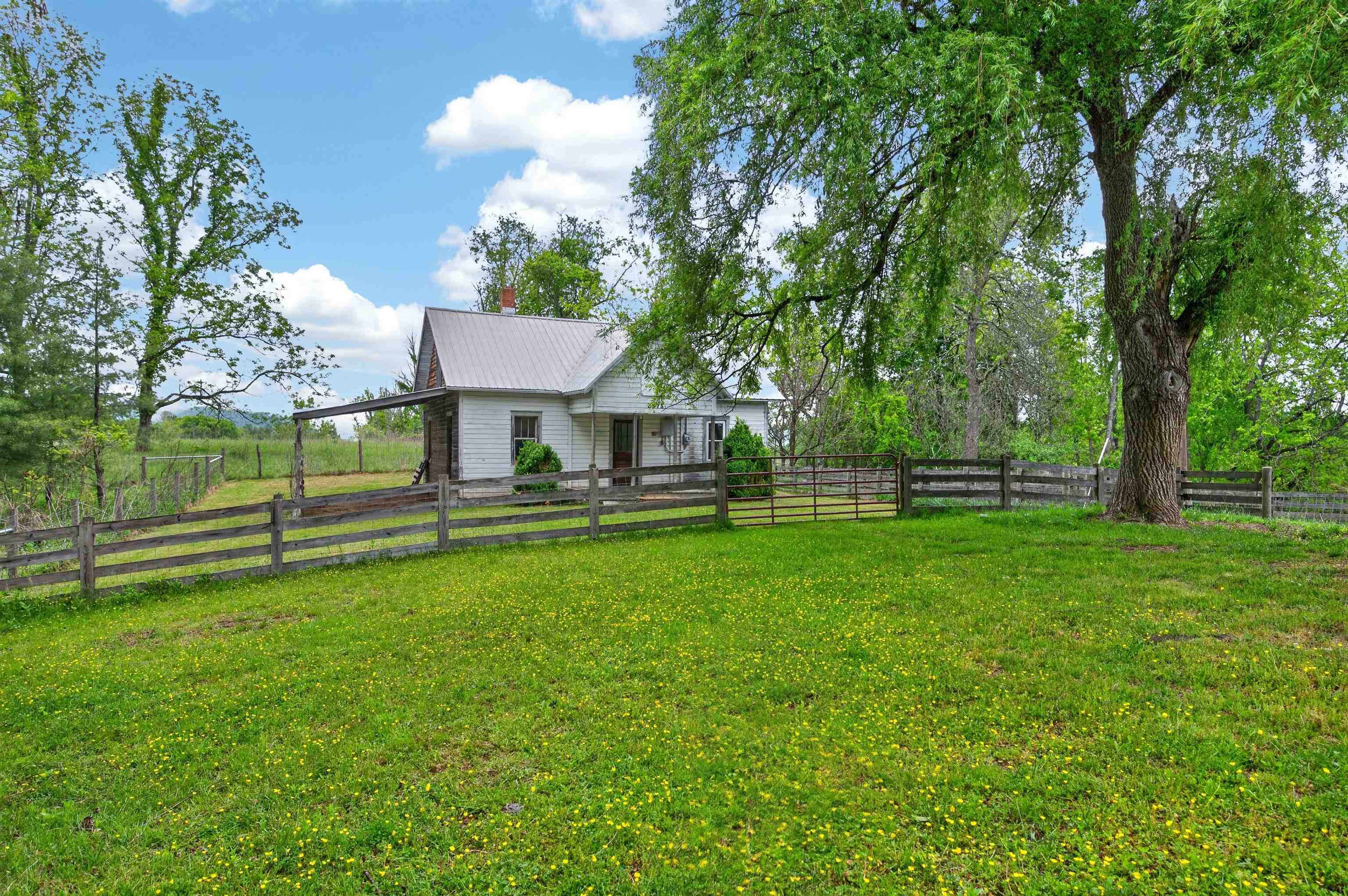 2875 Sylvatus Smith Road Hillsville VA 24343