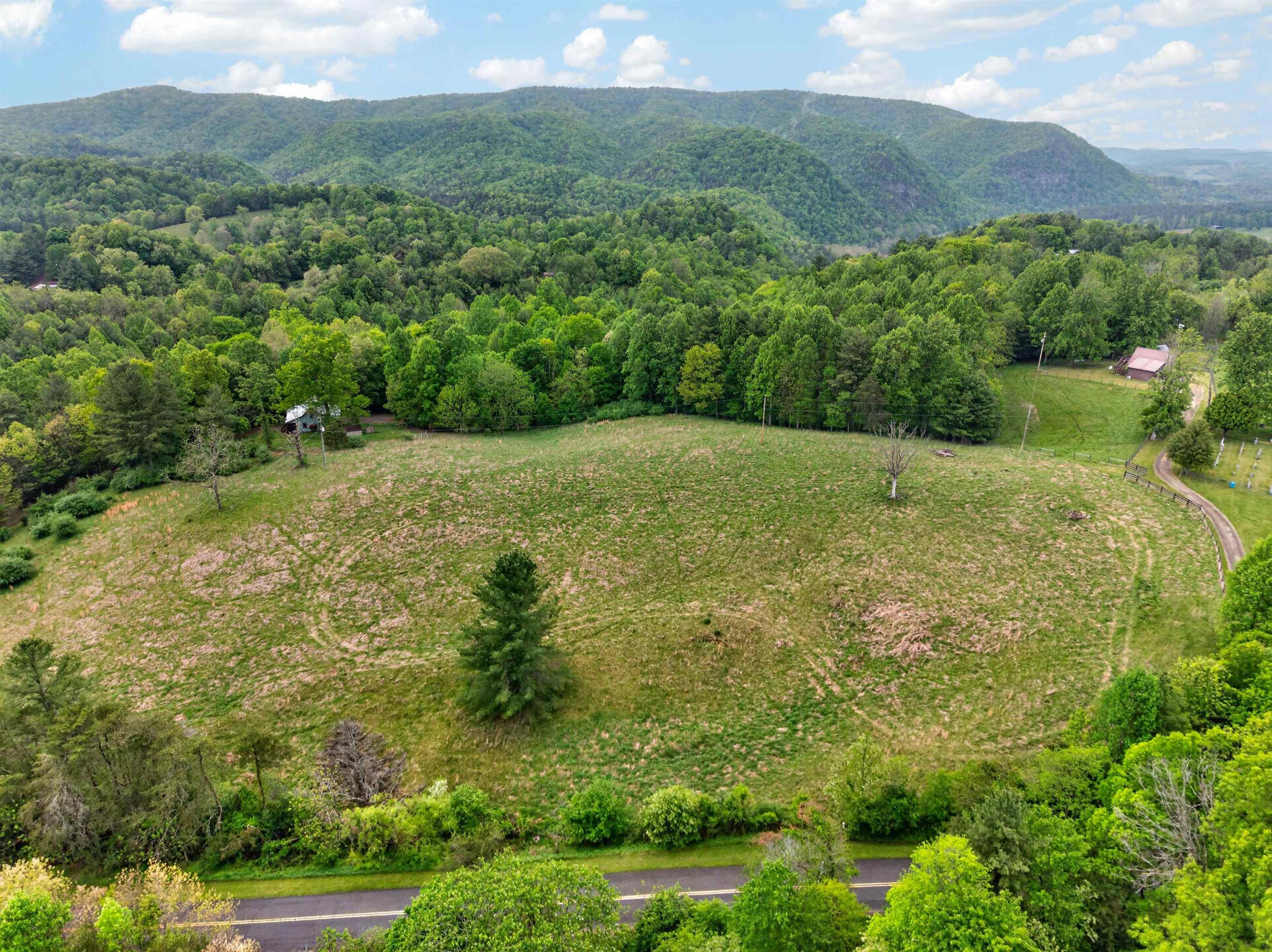 2875 Sylvatus Smith Road Hillsville VA 24343
