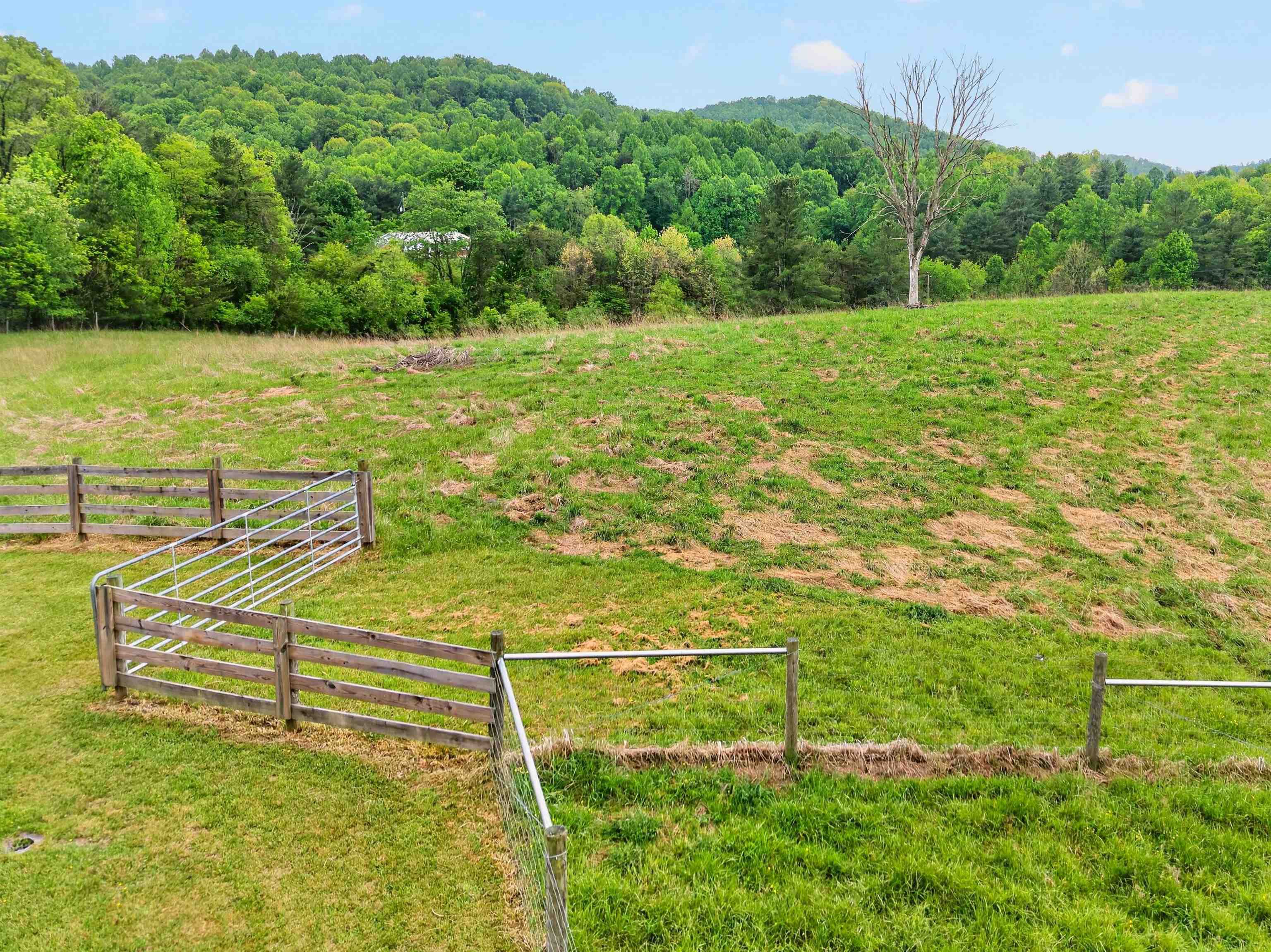 2875 Sylvatus Smith Road Hillsville VA 24343