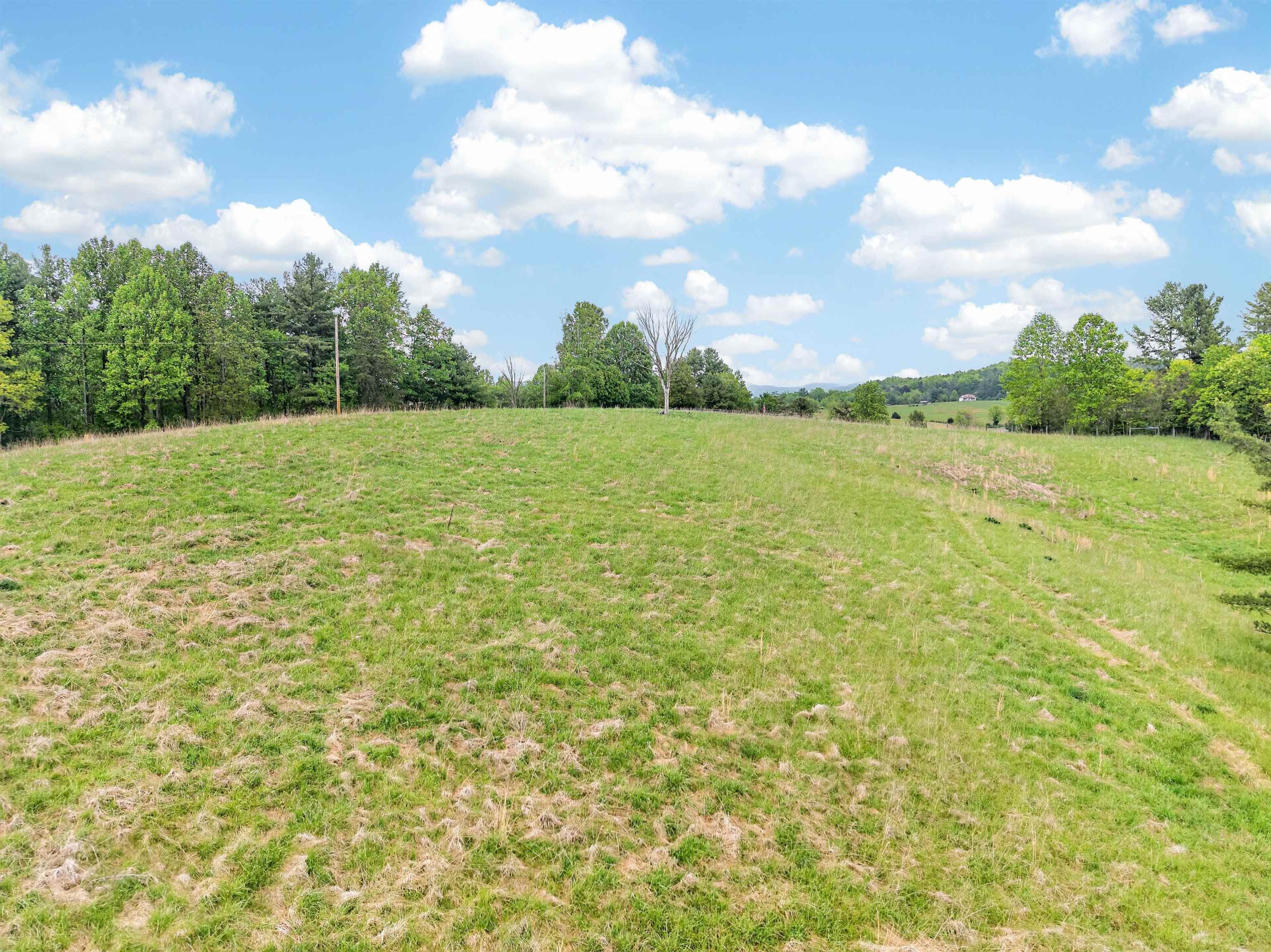 2875 Sylvatus Smith Road Hillsville VA 24343