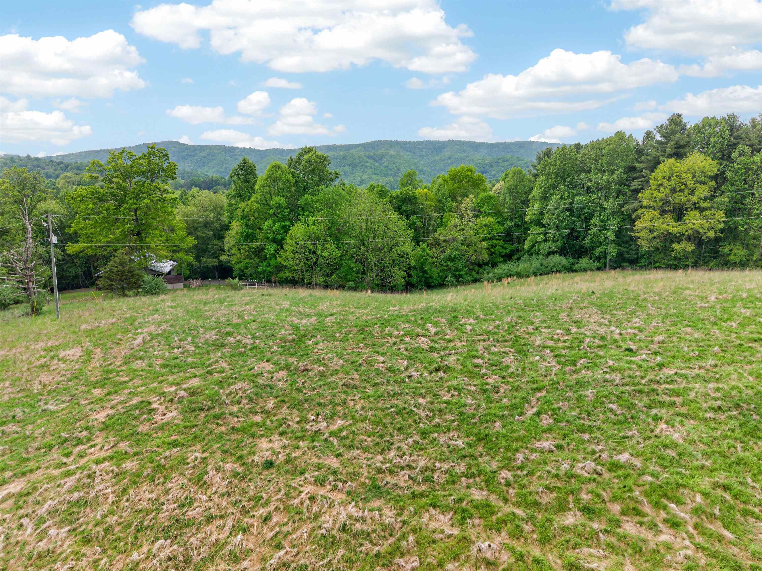 2875 Sylvatus Smith Road Hillsville VA 24343