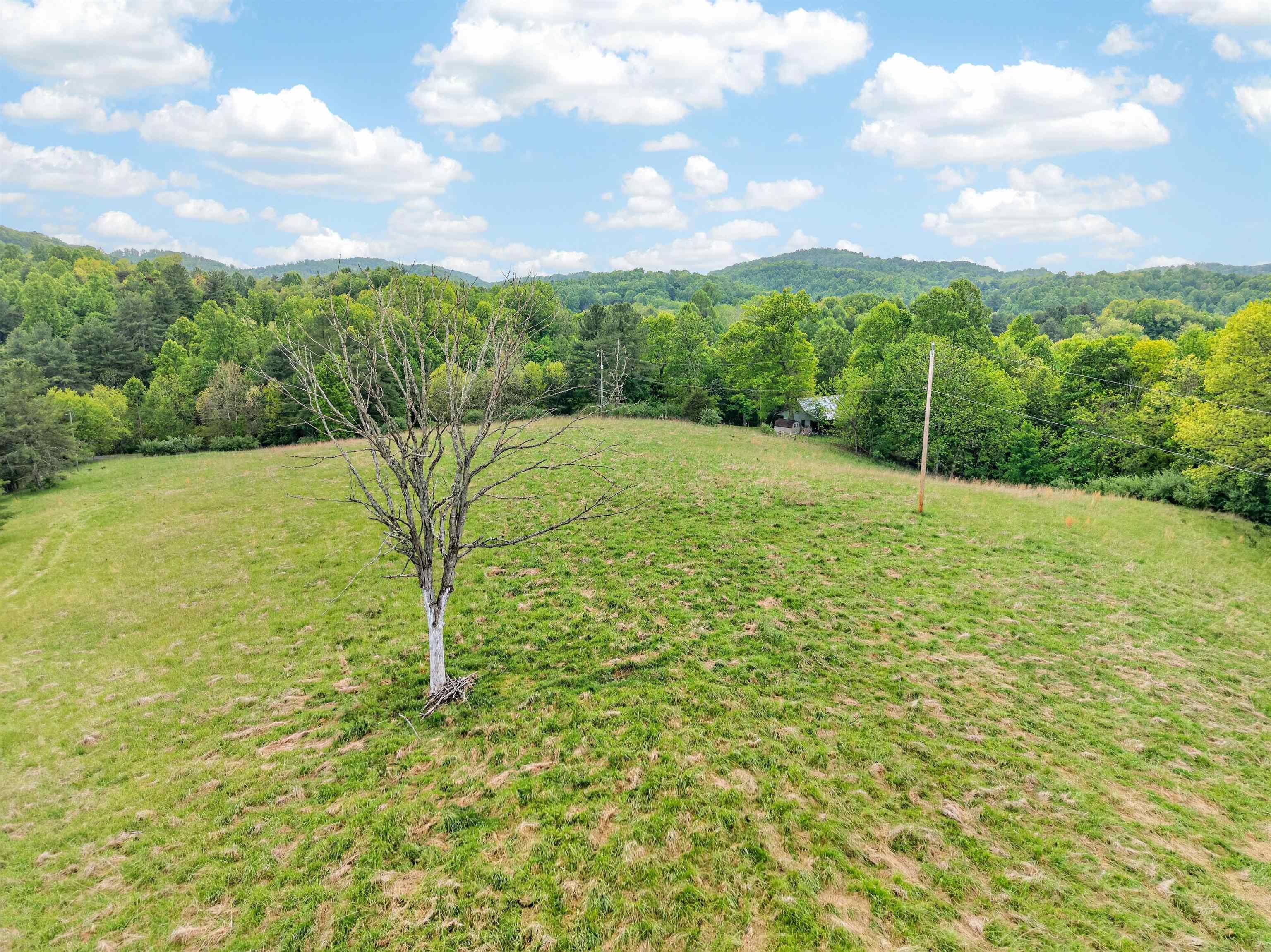2875 Sylvatus Smith Road Hillsville VA 24343