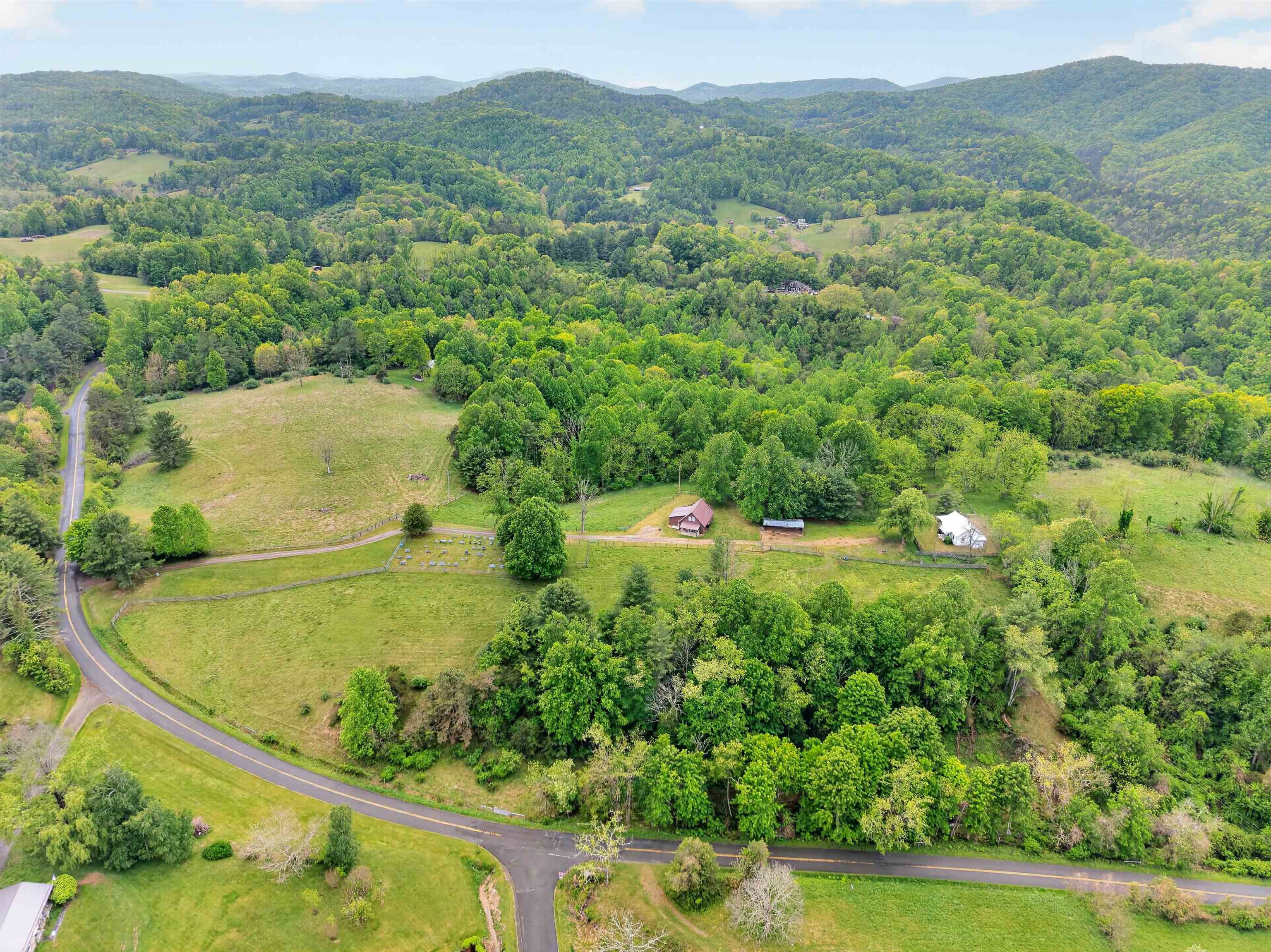 2875 Sylvatus Smith Road Hillsville VA 24343