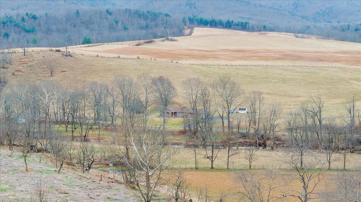 1167 Saint Peters Road Speedwell VA 24374