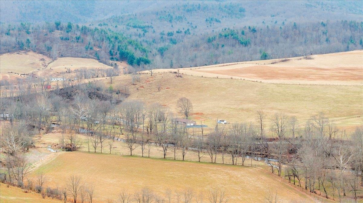 1167 Saint Peters Road Speedwell VA 24374