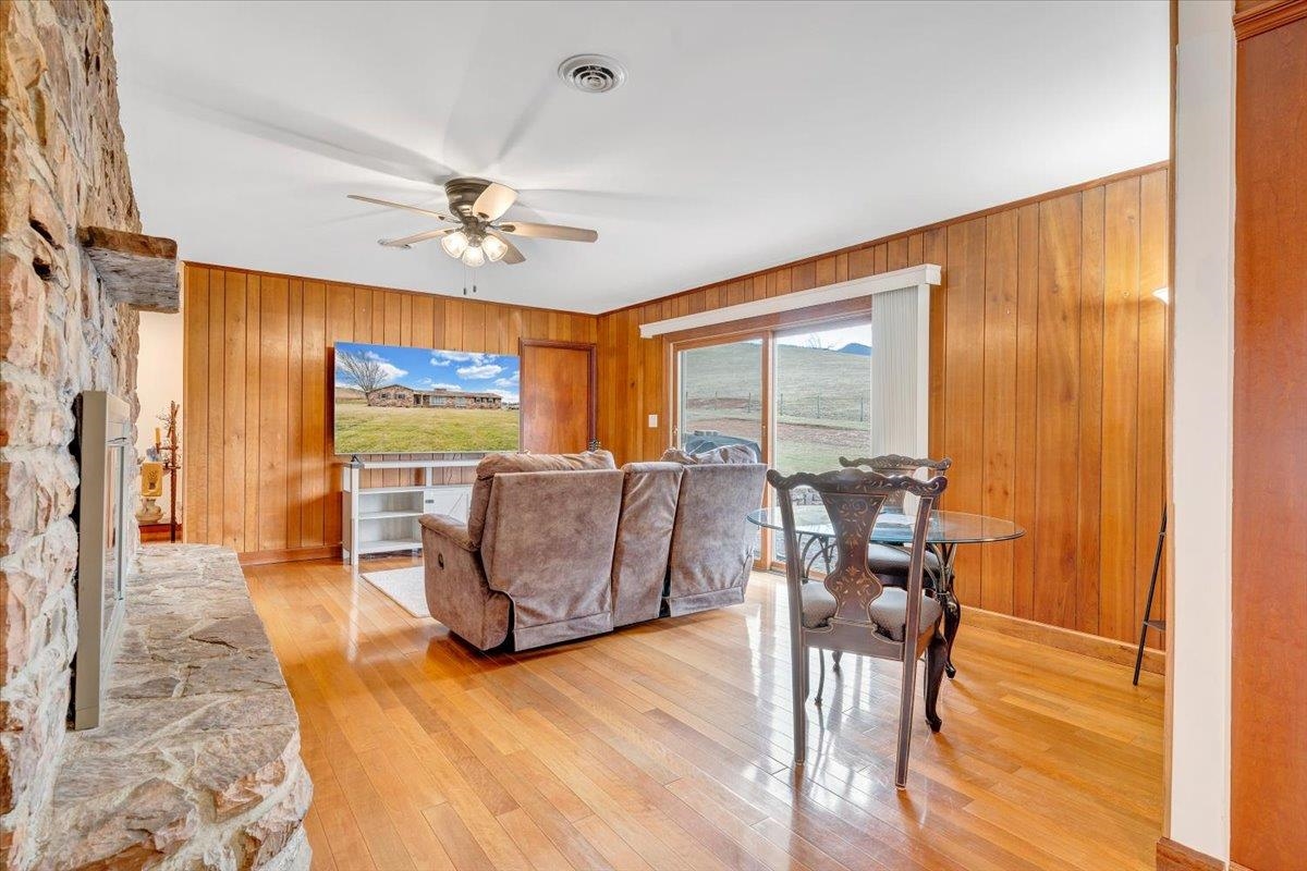 1167 Saint Peters Road Speedwell VA 24374