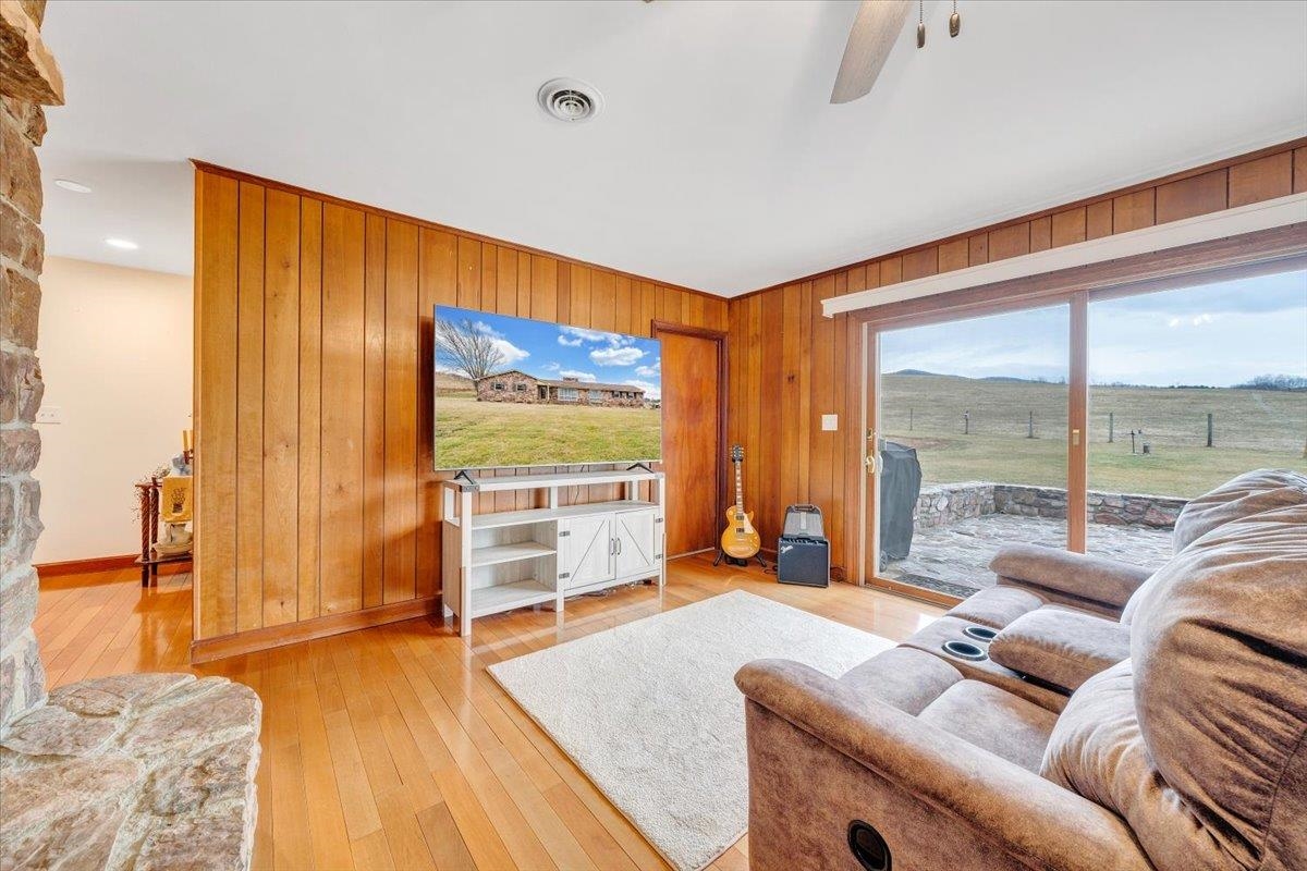 1167 Saint Peters Road Speedwell VA 24374