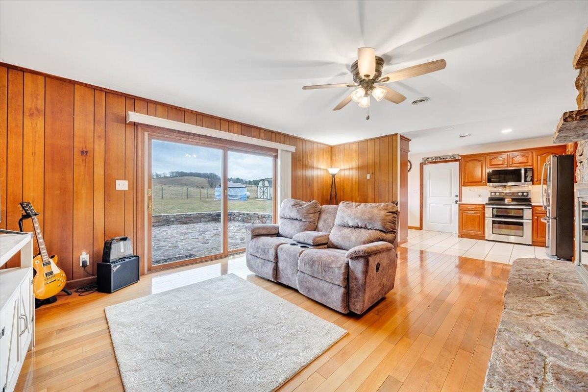 1167 Saint Peters Road Speedwell VA 24374