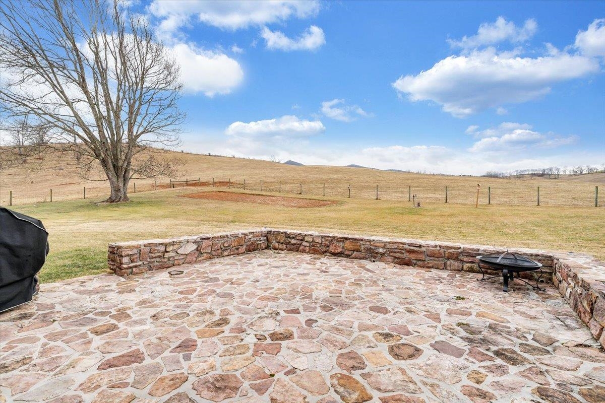 1167 Saint Peters Road Speedwell VA 24374