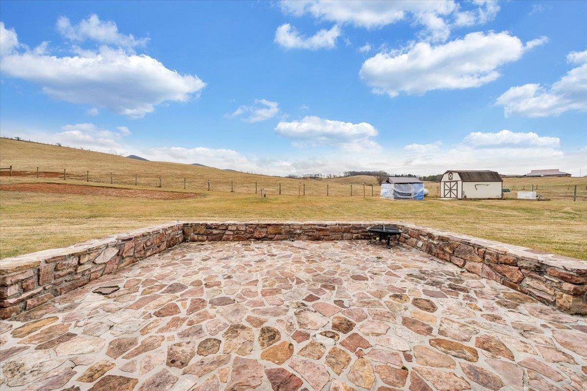 1167 Saint Peters Road Speedwell VA 24374