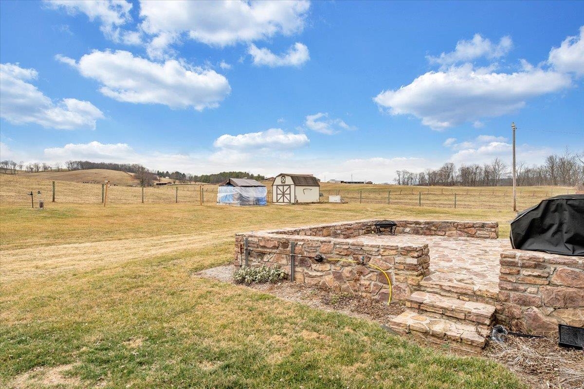 1167 Saint Peters Road Speedwell VA 24374