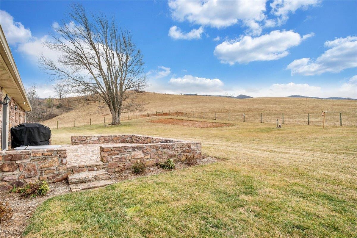 1167 Saint Peters Road Speedwell VA 24374