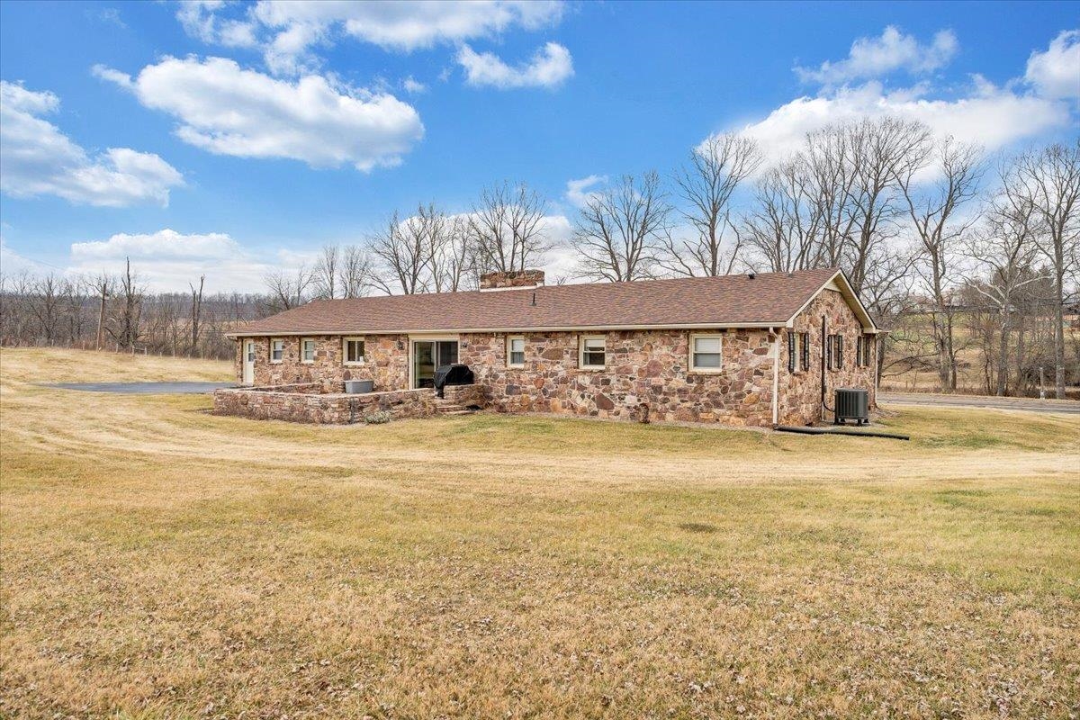 1167 Saint Peters Road Speedwell VA 24374