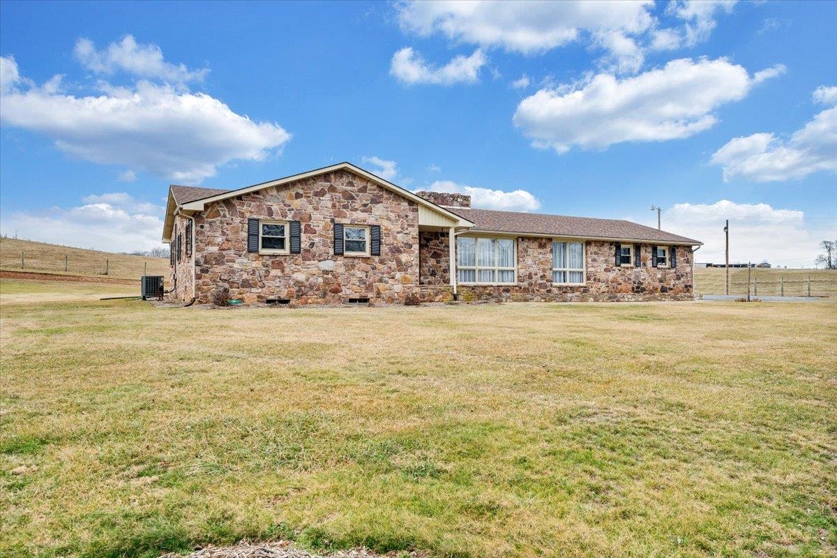 1167 Saint Peters Road Speedwell VA 24374