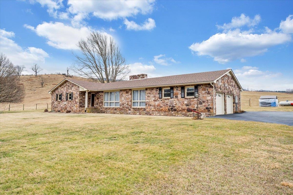 1167 Saint Peters Road Speedwell VA 24374