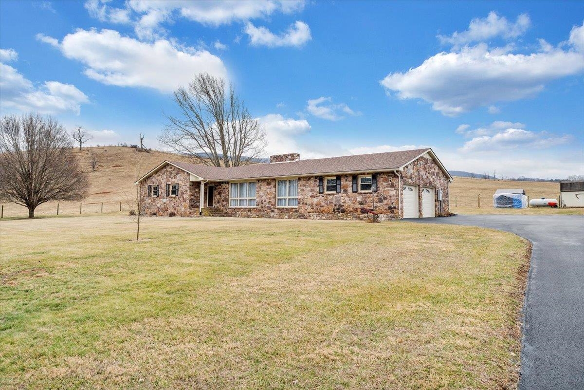 1167 Saint Peters Road Speedwell VA 24374