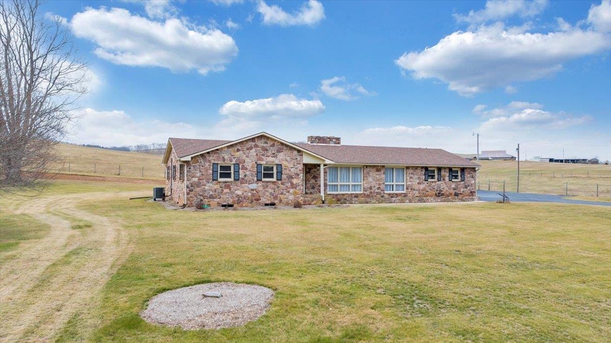 1167 Saint Peters Road Speedwell VA 24374