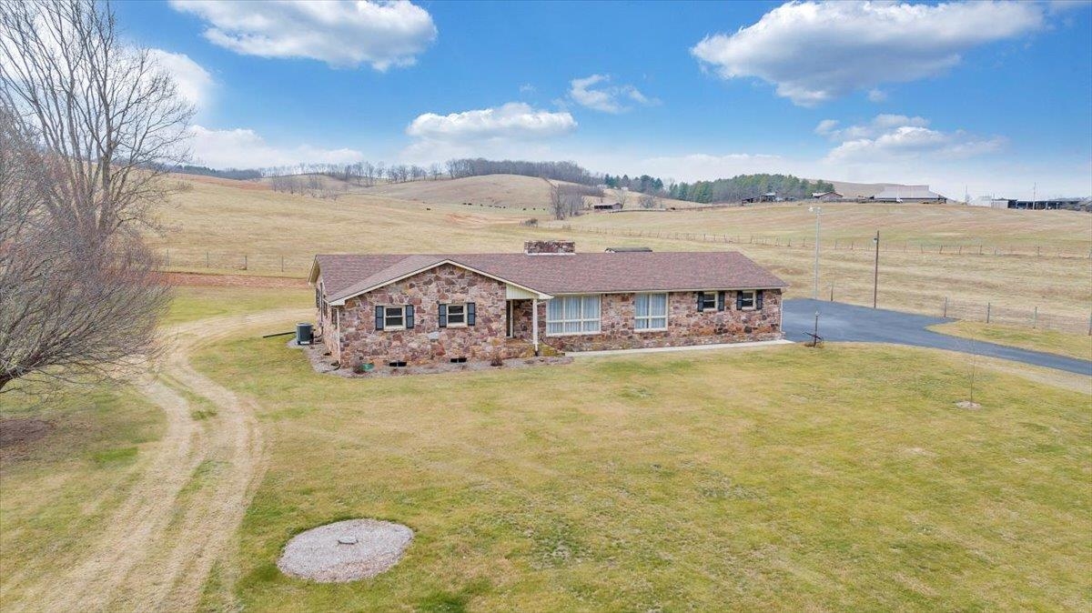 1167 Saint Peters Road Speedwell VA 24374