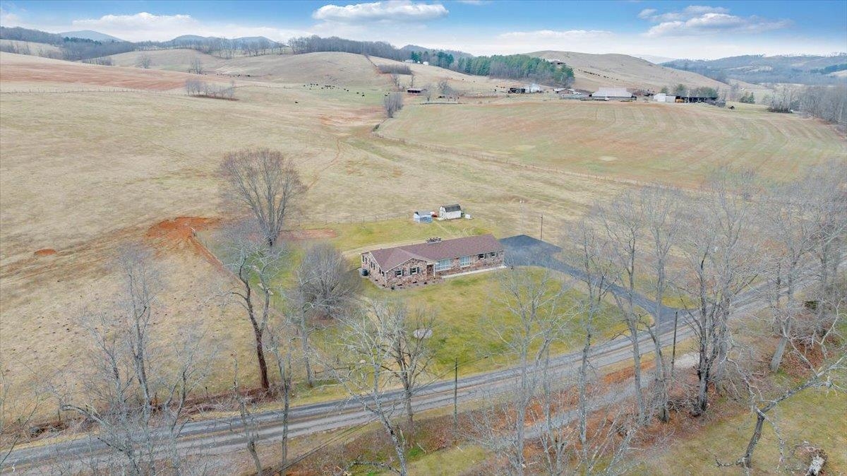 1167 Saint Peters Road Speedwell VA 24374