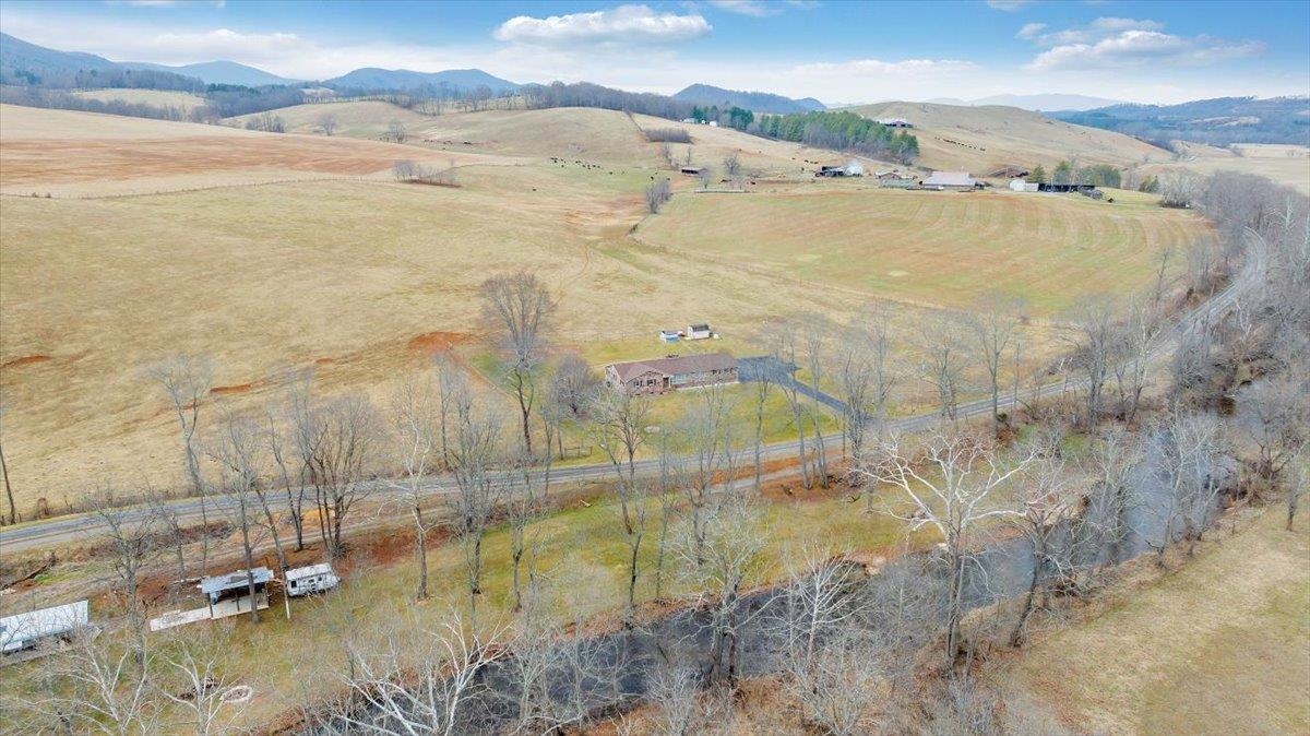 1167 Saint Peters Road Speedwell VA 24374