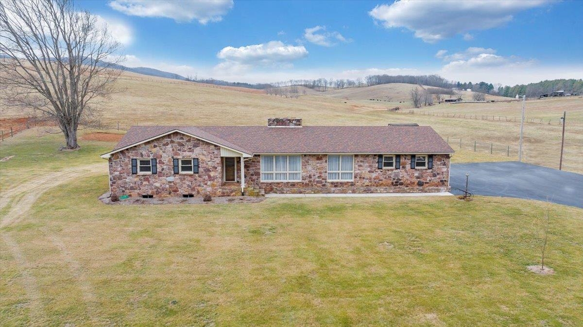 1167 Saint Peters Road Speedwell VA 24374