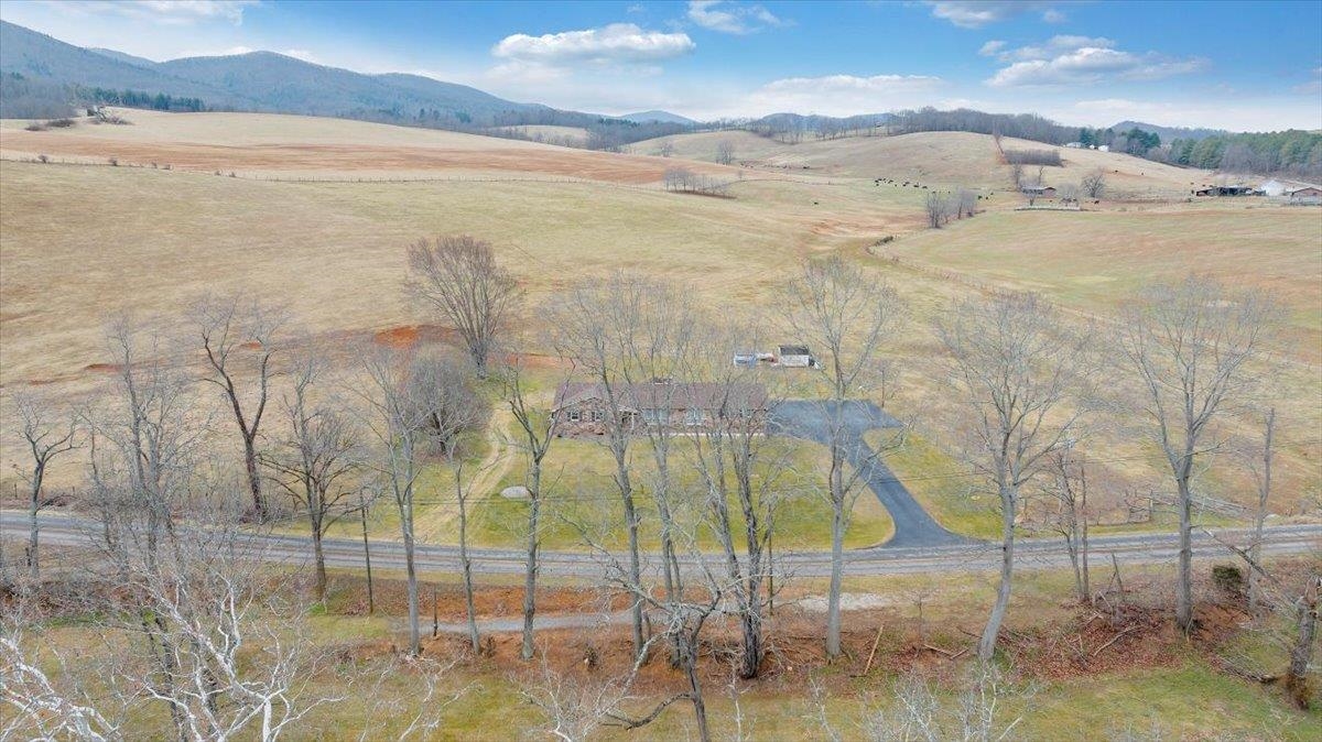 1167 Saint Peters Road Speedwell VA 24374