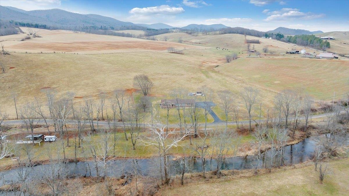 1167 Saint Peters Road Speedwell VA 24374