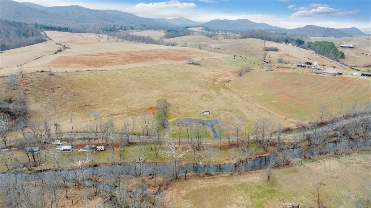 1167 Saint Peters Road Speedwell VA 24374