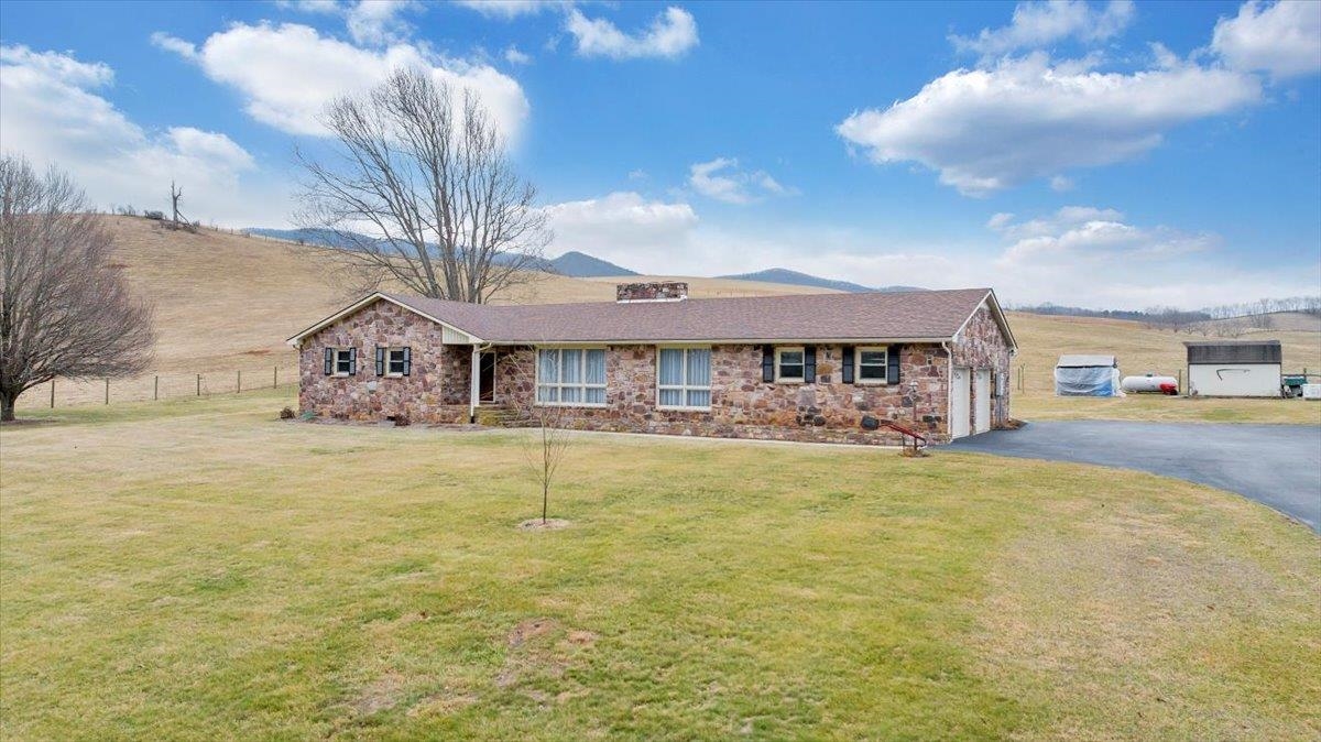 1167 Saint Peters Road Speedwell VA 24374