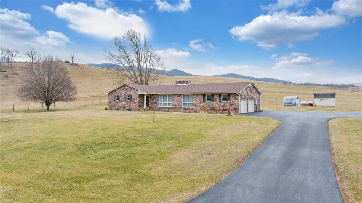 1167 Saint Peters Road Speedwell VA 24374