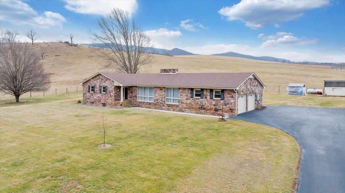 1167 Saint Peters Road Speedwell VA 24374