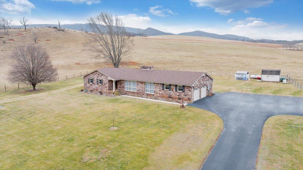 1167 Saint Peters Road Speedwell VA 24374