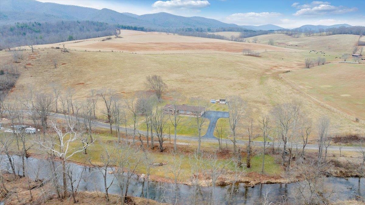 1167 Saint Peters Road Speedwell VA 24374