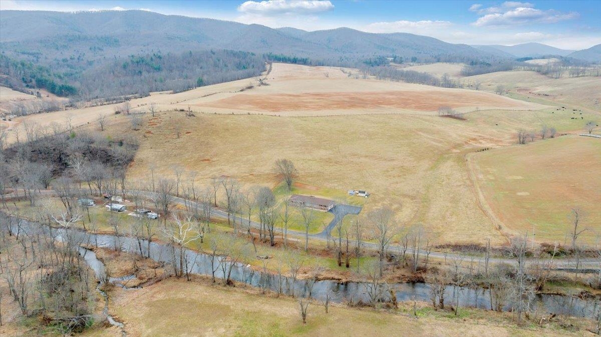 1167 Saint Peters Road Speedwell VA 24374