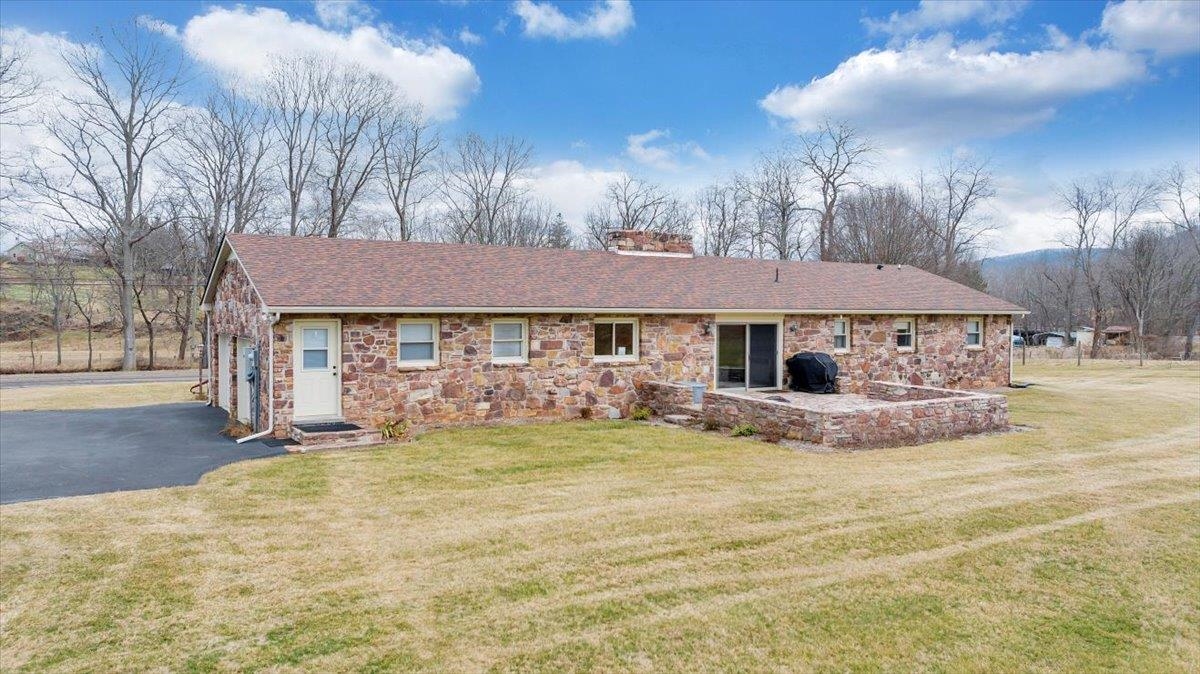 1167 Saint Peters Road Speedwell VA 24374