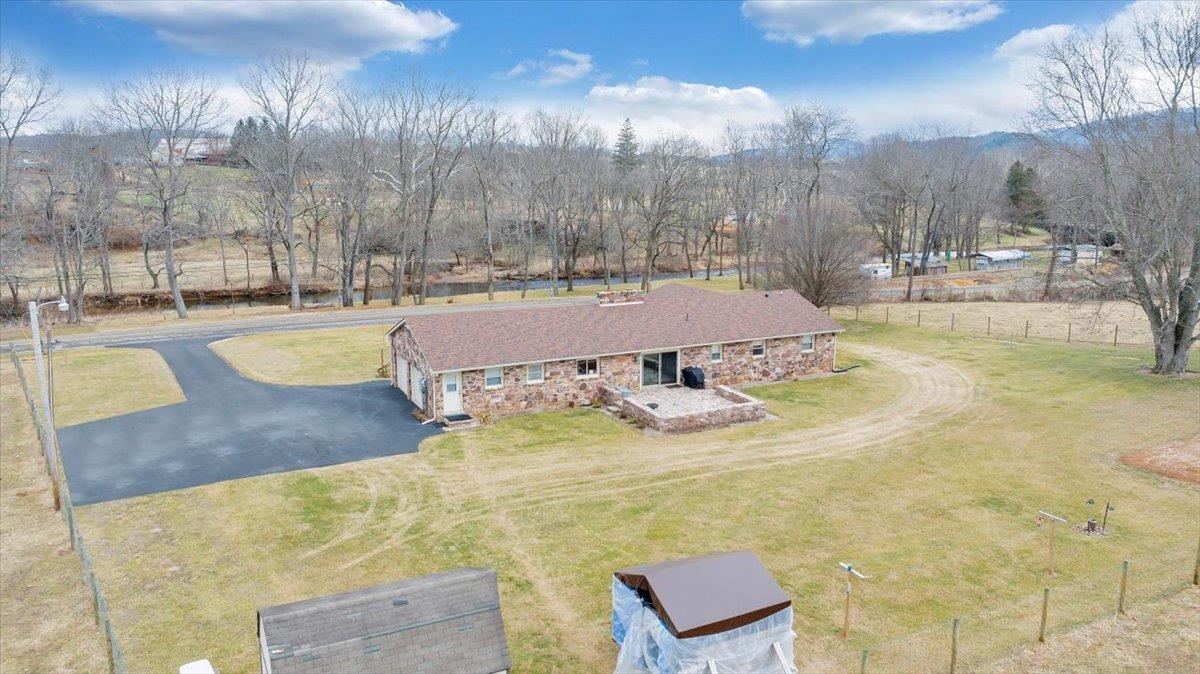 1167 Saint Peters Road Speedwell VA 24374