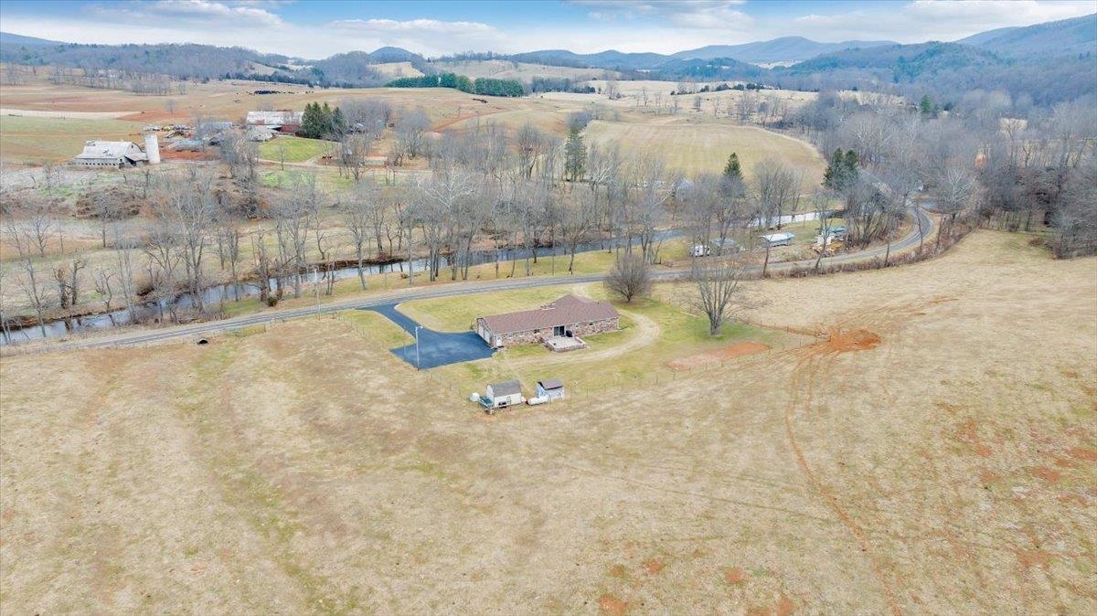 1167 Saint Peters Road Speedwell VA 24374