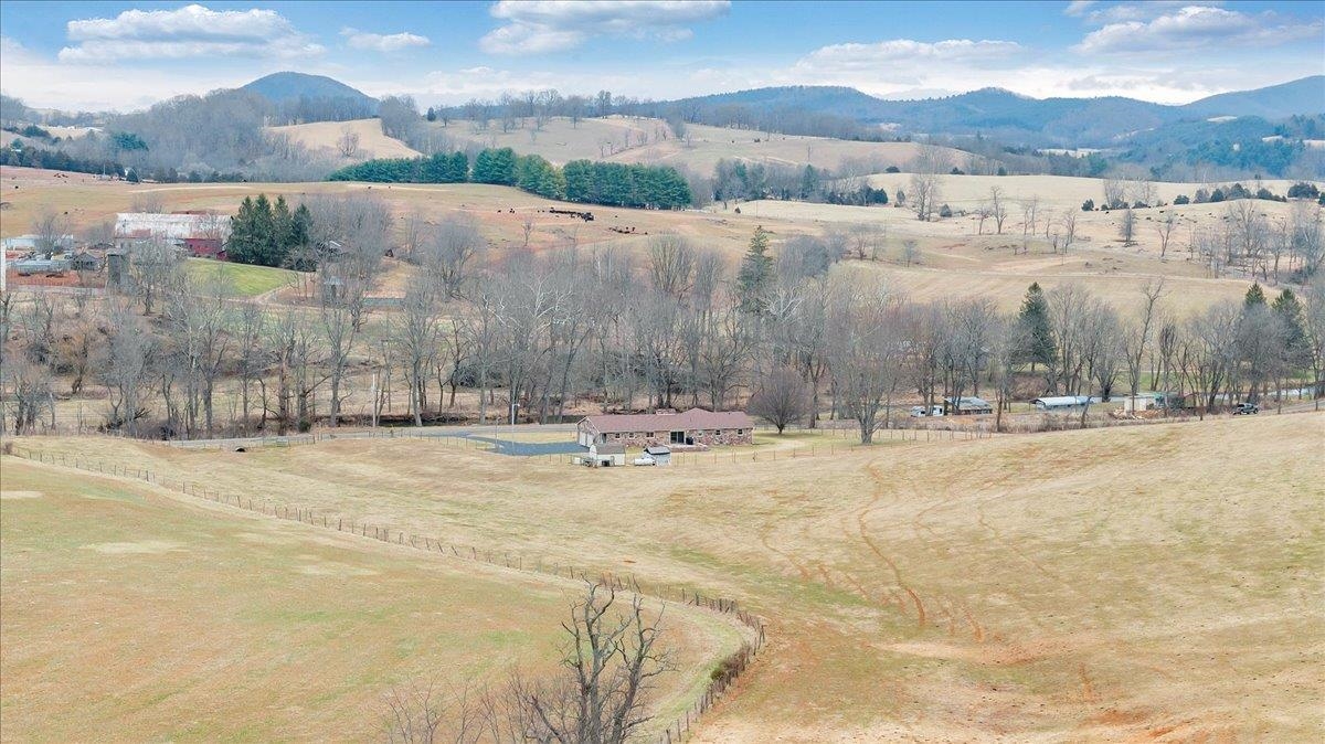 1167 Saint Peters Road Speedwell VA 24374